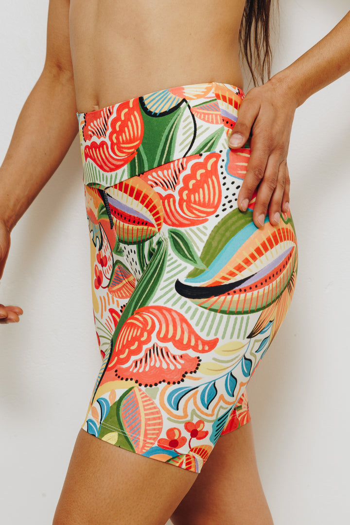 7" Island Bloom Parade Midi Shorts